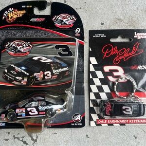 Dale Earnhardt #3 Winners Circle
Action Goodwrench Car 1:64
Series 2 & Key Chain